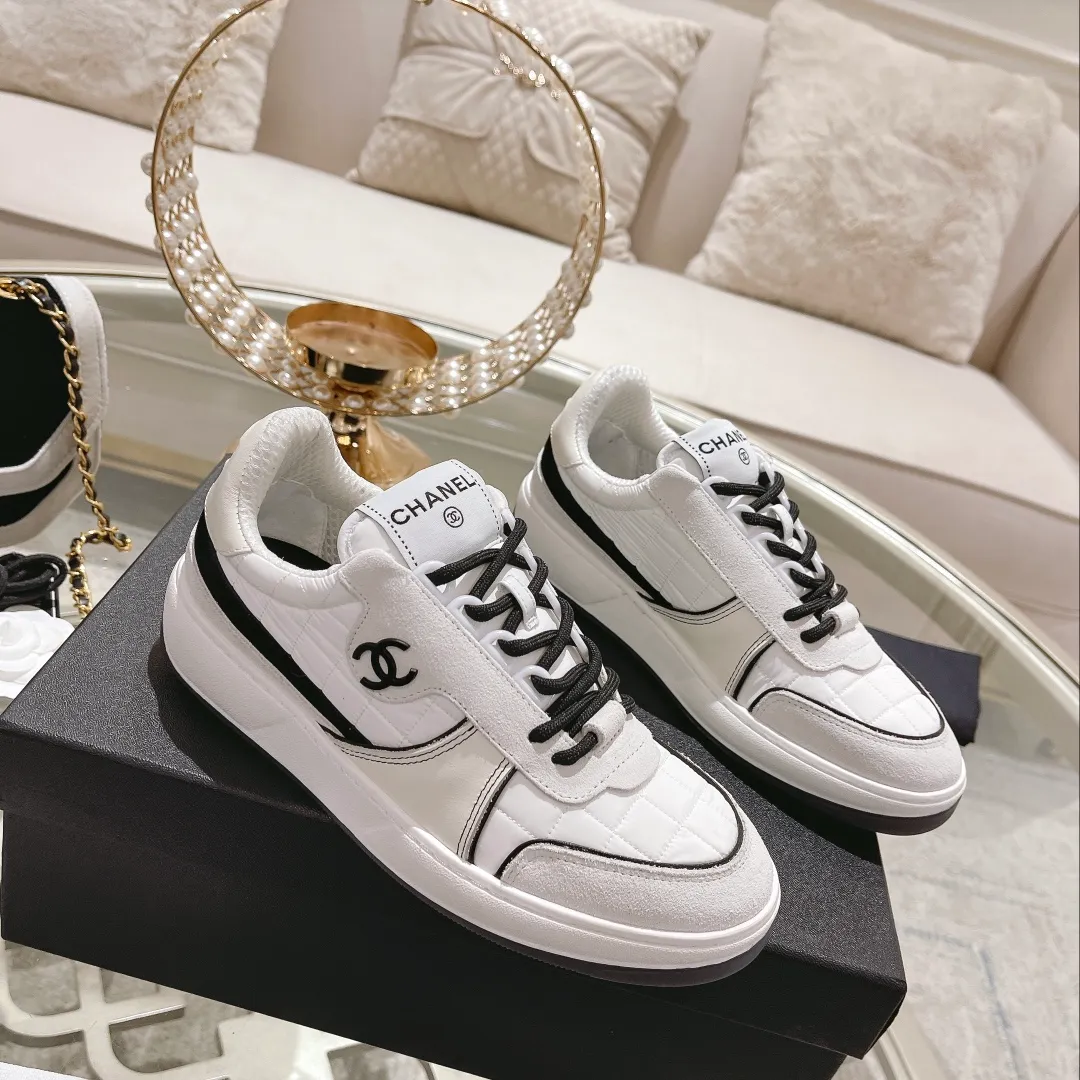 👟👟Ex-factory price 600 Chanel 23C Latest hot style Panda Black and white sneakers Casual sneakers Xiaoxiang Year-end hot item Classic black and white Panda color diamond fresh color matching Coco girls must buy, super beautiful fabric: original customized cowhide + technical cloth inner lining: original imported breathable mesh lining outsole: original molded rubber + T👟👟 ex-factory price U combination Bottom thickness: 3CM Size: Women's 35-40